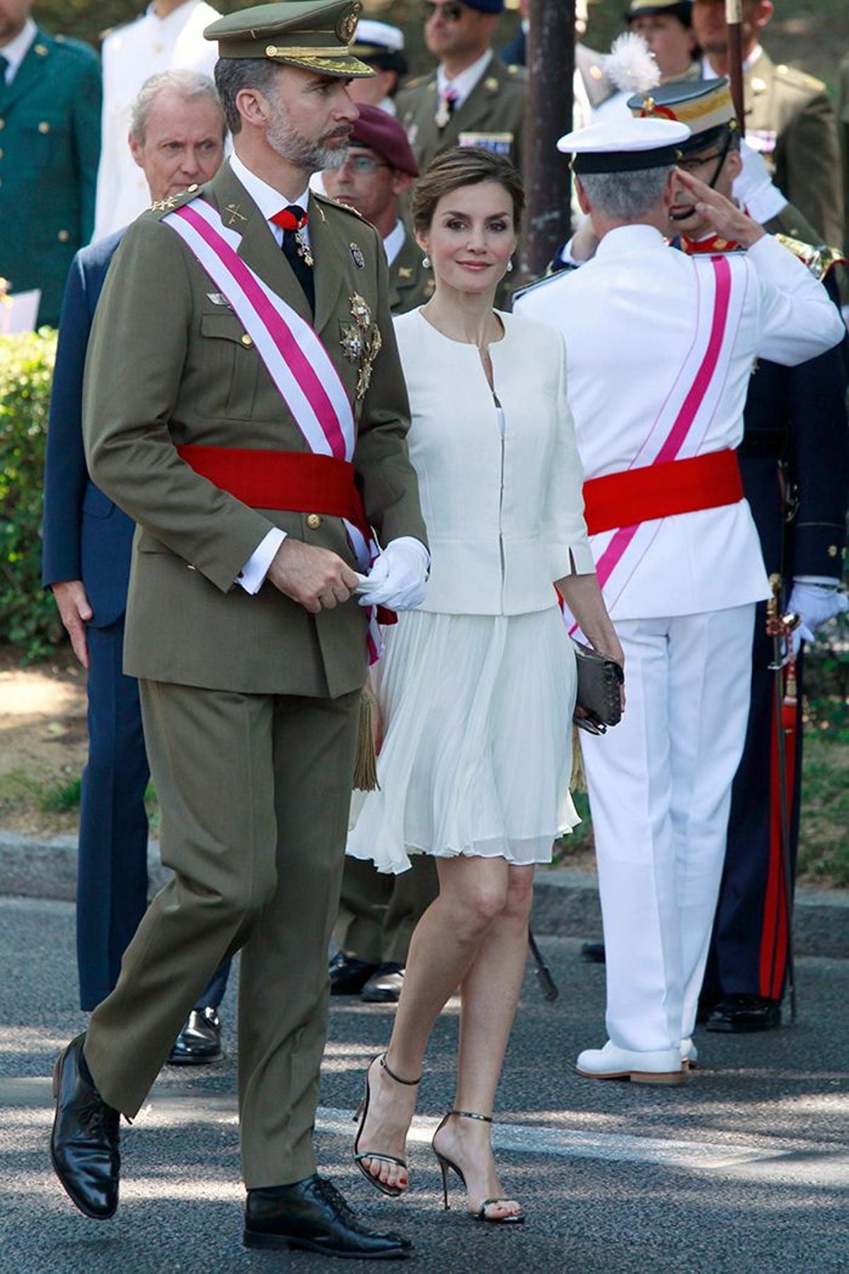 Letizia con look 'total white' en el Día de las Fuerzas Armadas