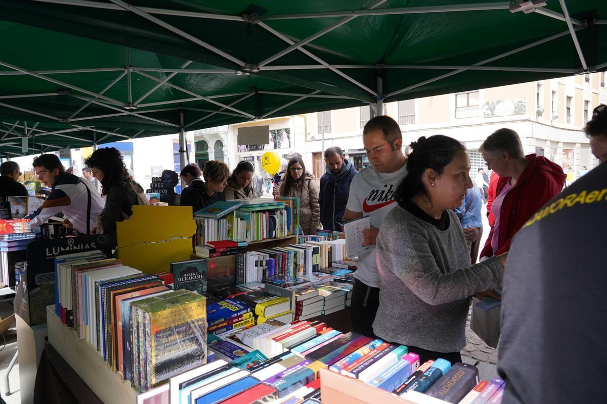 librerías salen a la calle con motivo del Día del Libro