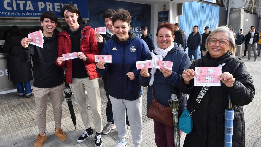 Colas en Riazor para las últimas 676 entradas para el Racing-Dépor