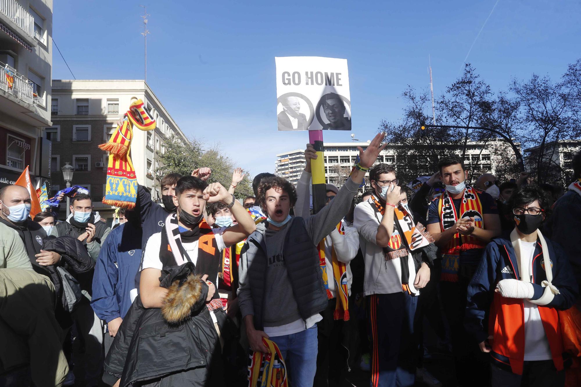 Manifestación contra Peter Lim