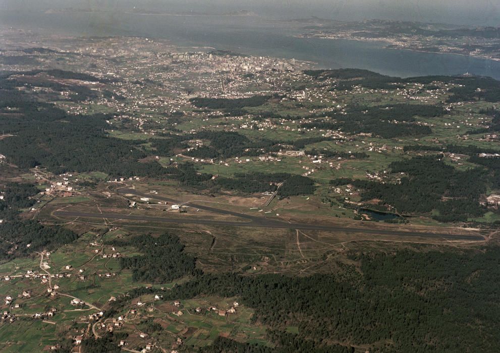 Años 60: Fotografías aéreas del aeropuerto de Vigo