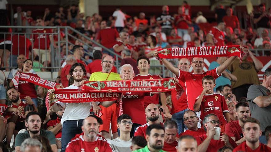 El Real Murcia organiza un viaje para ver al equipo en Ibiza por 130 euros