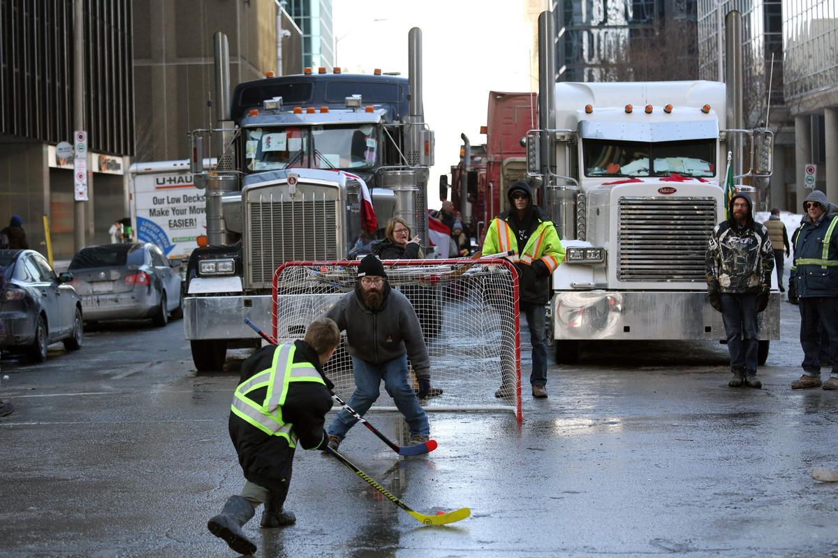 El sector automobilístic, paralitzat pel bloqueig dels camioners del Canadà