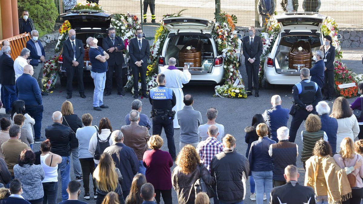 Multitudinaria despedida en Gran Canaria a la familia asturiana muerta en un barranco