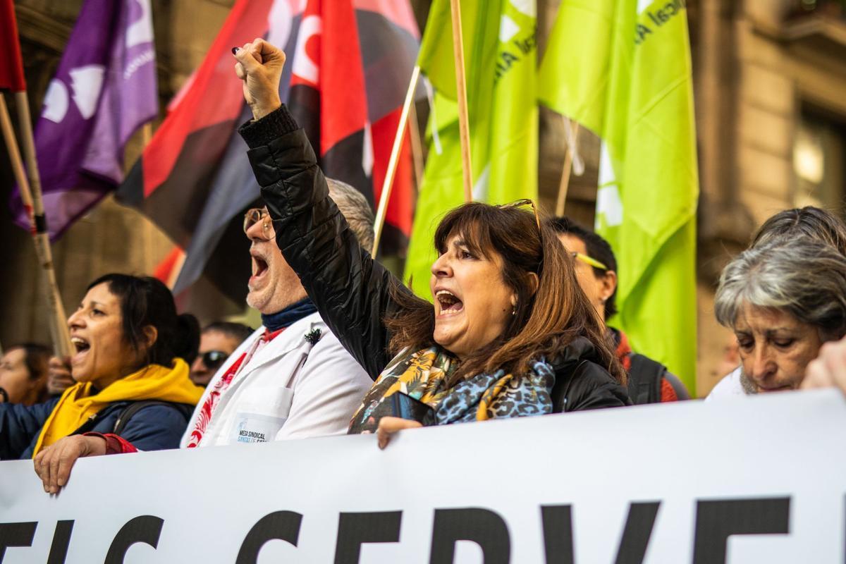 Momento de la manifestación conjunta de trabajadores de la educación y sanidad, este miércoles en Barcelona.