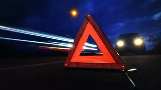 Adiós a los triángulos del coche, esta es la fecha en la que las luces de emergencia serán obligatorias