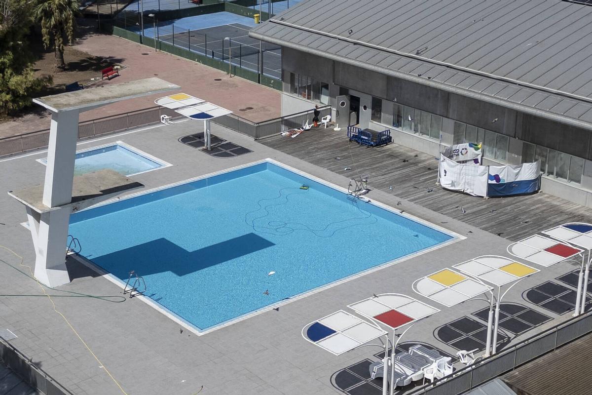 La piscina de Natzaret cerrada por la plaga de aves