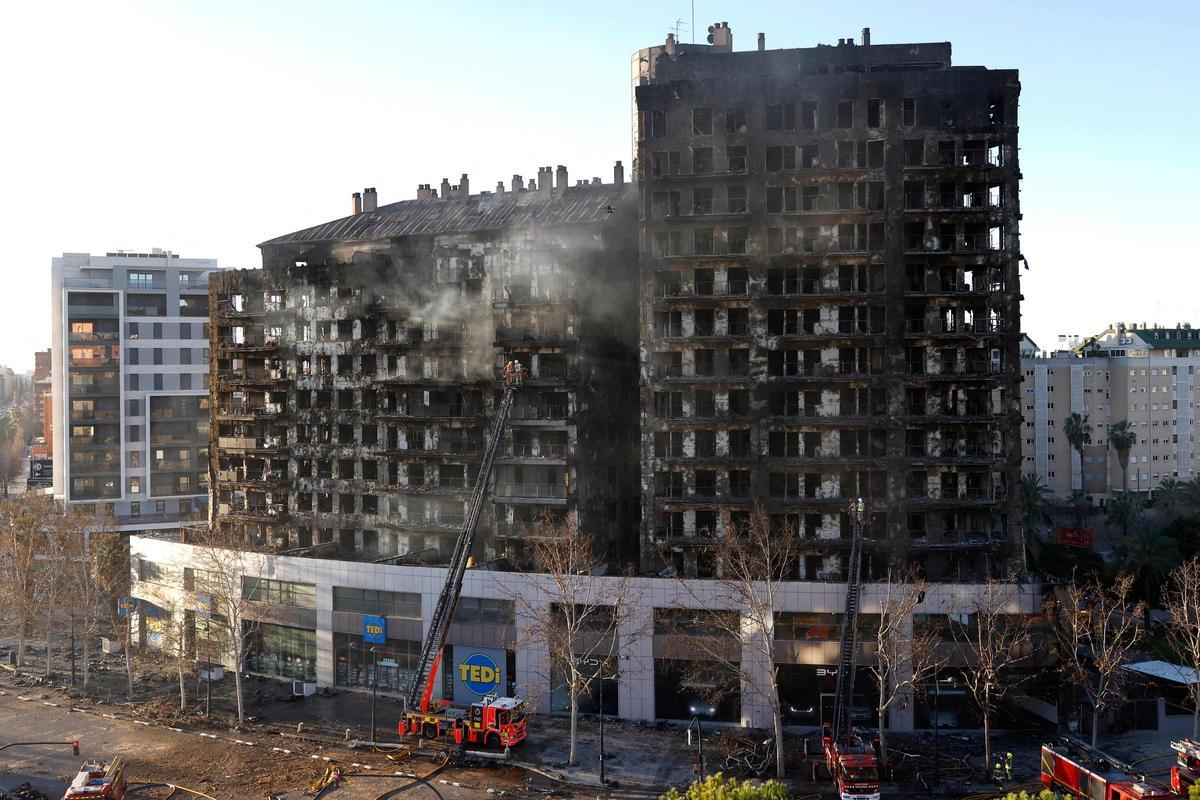 Devastador incendio en un edificio de Valencia: el día después