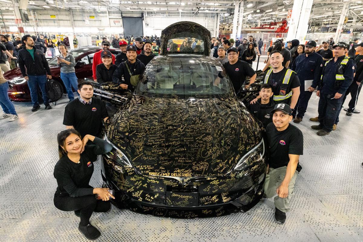 Fremont'taki Tesla fabrikası.