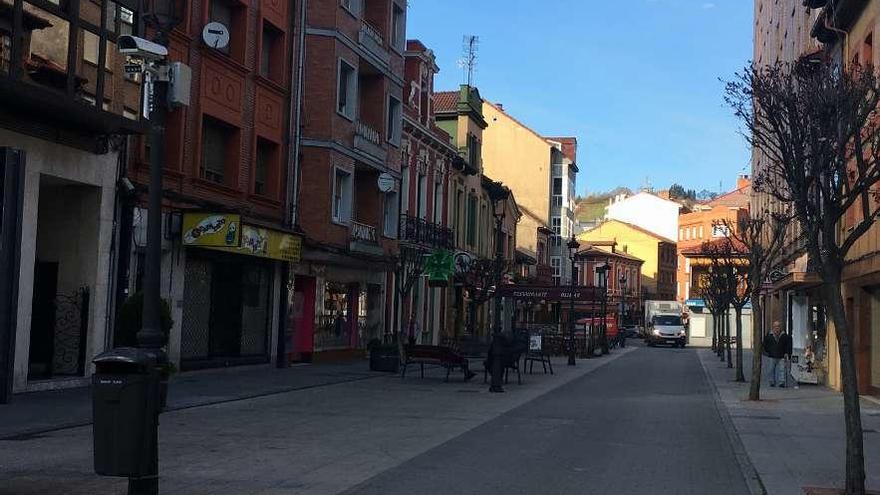 La calle Gregorio Aurre de La Felguera, donde ocurrieron los hechos.