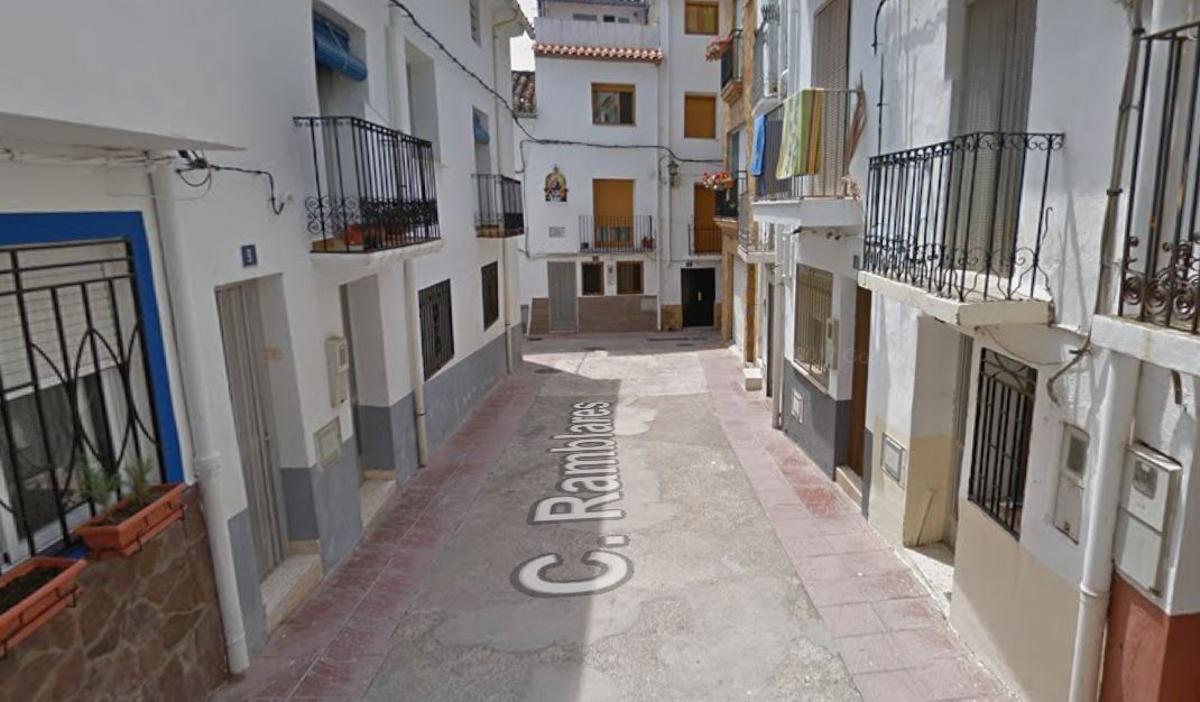 La calle Ramblares, de Ayódar, donde se produjo la detención y el registro.