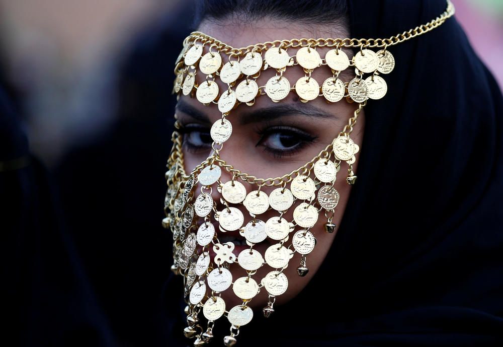 Una mujer en el festival cultural de Janadriyah, en las afueras de Riyadh, Arabia Saudí.