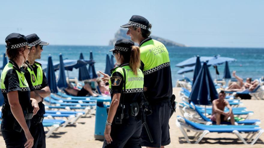 Los refuerzos policiales ya patrullan las playas de Benidorm