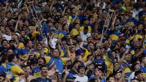 Aficionados de Boca Juniors, durante la final de la Copa Libertadores