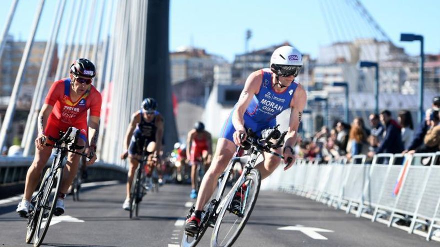 Tramo en bicicleta por el Puente de los Tirantes en el Mundial de Larga Distancia de 2019.