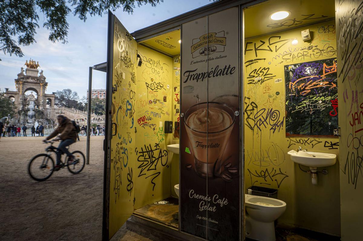 Barcelona, 14/01/2026 Barcelona. Los chiringuitos del Parque de la Ciutadella de Barcelona permanecen cerrados a la espera de que el Ayuntamiento convoque un nuevo concurso público para adjudicar su gestión. El último concesionario fue Enric Amatller, quien explotó estos espacios hasta la finalización de la concesión. Palabras clave: chiringuitos de la Ciutadella, Parque de la Ciutadella, Barcelona, concesión administrativa, concurso público, Enric Amatller, Ayuntamiento de Barcelona, restauración, espacio público, gestión municipal, ocio urbano. AUTOR: MANU MITRU