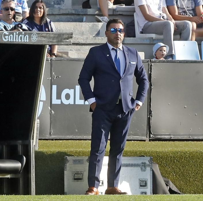 El entrenador argentino se presentó en Balaídos de punto en blanco a pesar de las altas temperaturas de Vigo.