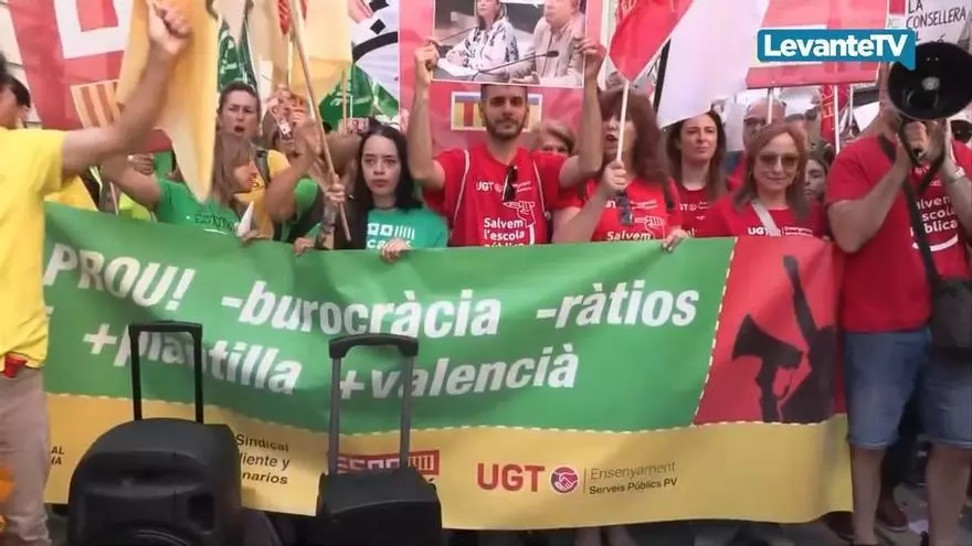 Noveno día de huelga, y protestas en les Corts