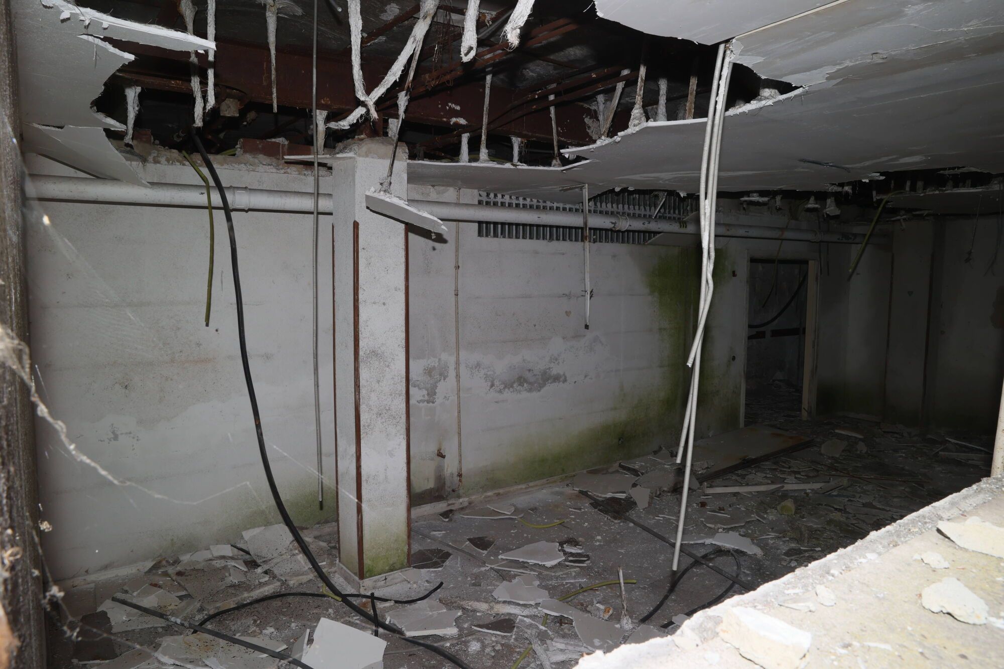 Viejo HUCA. Recorrido por cómo está el viejo hospital.