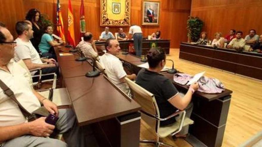 Los Moros y Cristianos rechazan la oferta del alcalde y el lunes votarán si hay fiestas