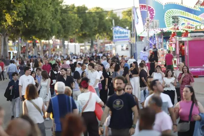 La primera noche de Feria toma El Arenal
