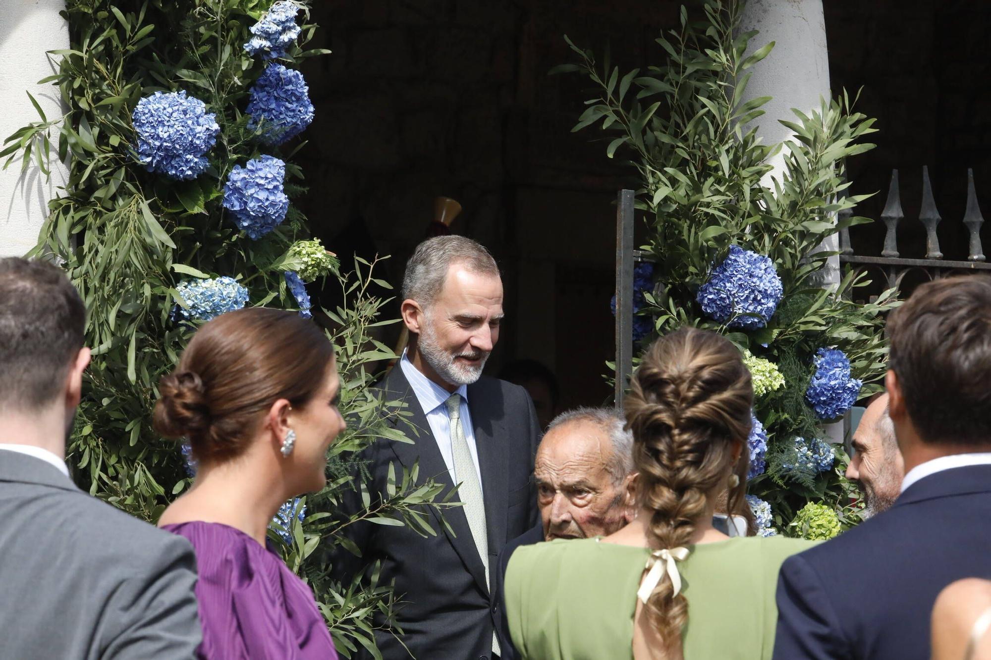 El Rey Felipe VI, testigo de excepción en la boda de su ahijado en Gijón (en imágenes)
