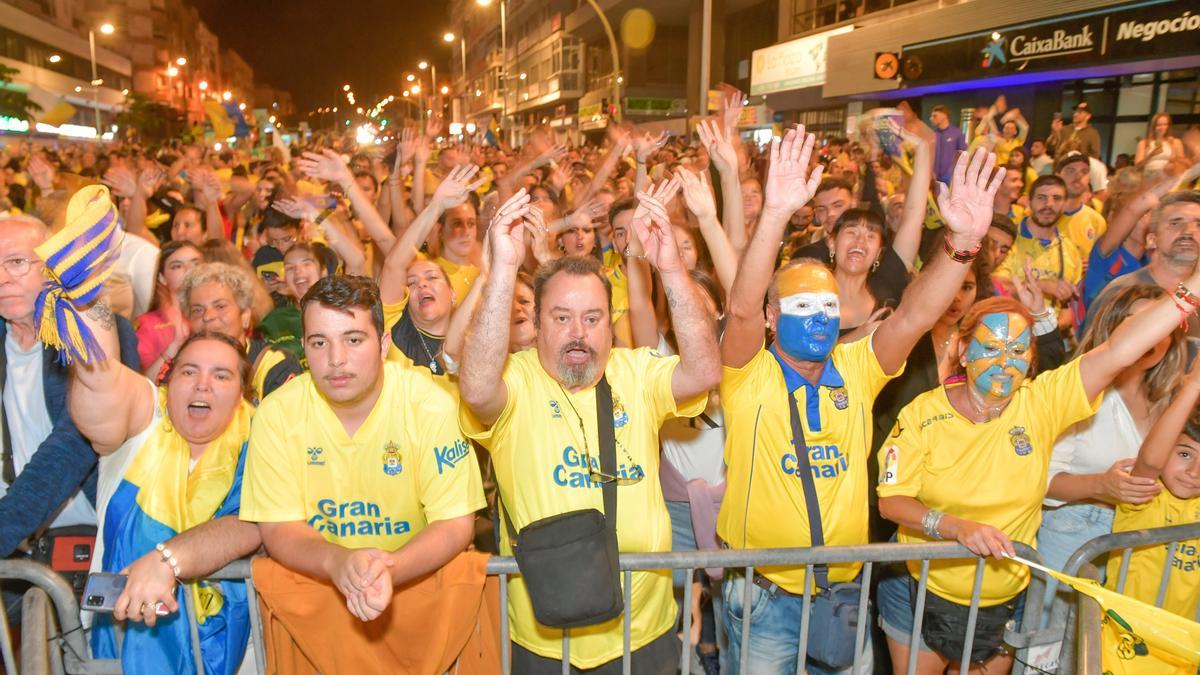 Imagen de los aficionados en la Plaza de la Victoria, durante la fiesta del ascenso.