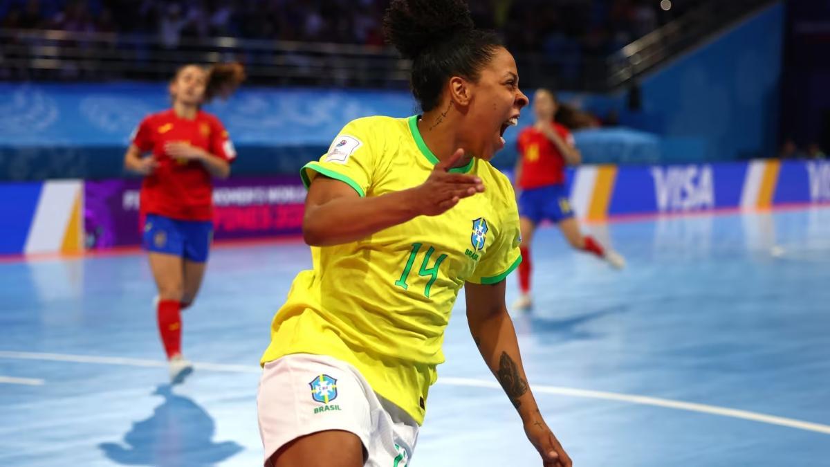 Ana Luiza celebra el primer gol de la semifinal