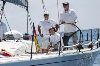 El Aifos de Felipe VI sube al podio por primera vez en una jornada reñida