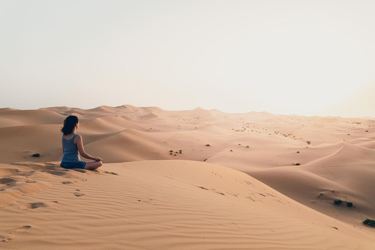 Yoga, desierto, Dubái, escapada perfecta