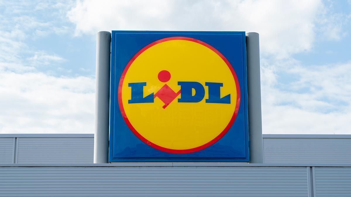 Mañana se esperan colas kilométricas en Lidl para conseguir el set de bastones de aluminio para trekking al precio más bajo por el Día de la madre: por solo 14,99 euros