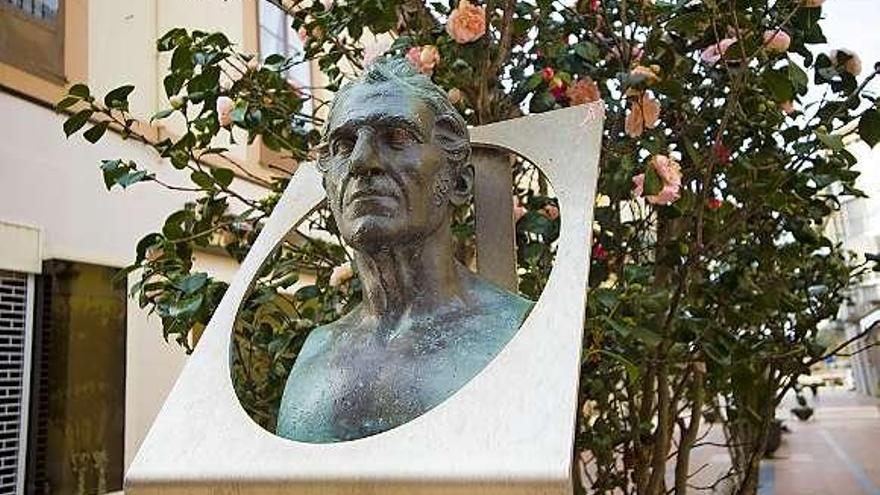 El busto de Agustín Argüelles, junto al que se hará la ofrenda floral.