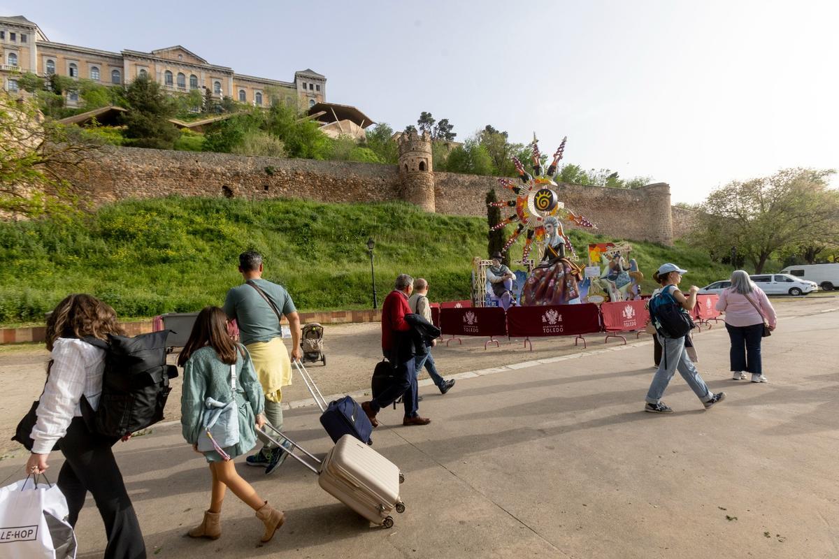 Las Hogueras se plantan en Toledo: así es el monumento de José Manuel García Esquiva “Pachi” para promocionar la Festa Las Hogueras se plantan en Toledo: así es el monumento de José Manuel García Esquiva “Pachi” para promocionar la Festa