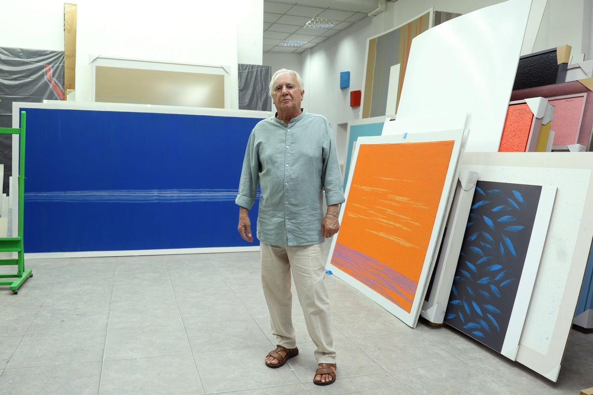 Pontevedra. Pintor Manuel Ruibal en su estudio de Pontevedra