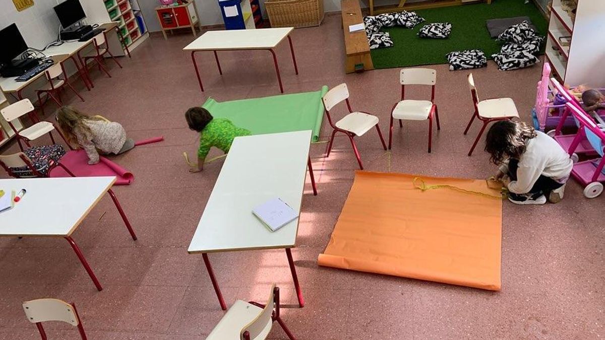 Alumnado en una clase del colegio Los Pinos de Bicorp.