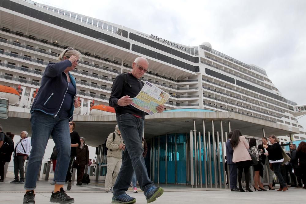 Escala del crucero MSC Fantasía en el puerto de Cartagena