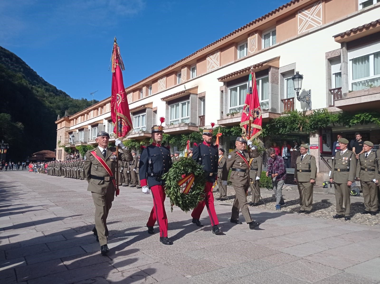 Multitudinaria jura de bandera en Covadonga, con imágenes para la historia en el real sitio