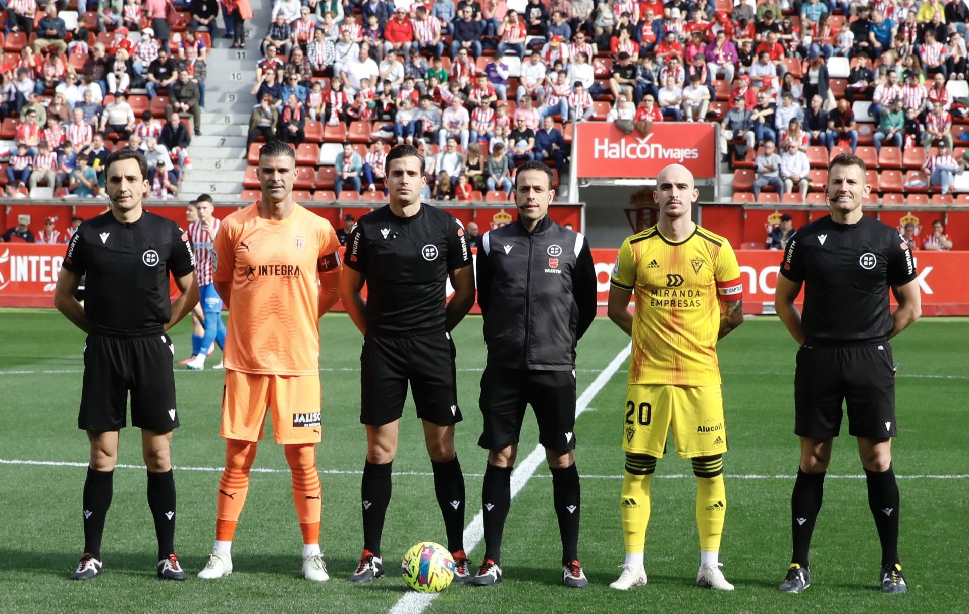 En imágenes: Así fue el partido entre Sporting y Mirandés en El Molinón