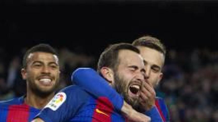 Aleix Vidal celebra con euforia su gol.