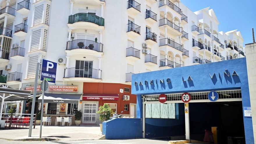 Estepona rescata el aparcamiento La Viña para que los usuarios paguen un euro al día a partir del 1 de agosto