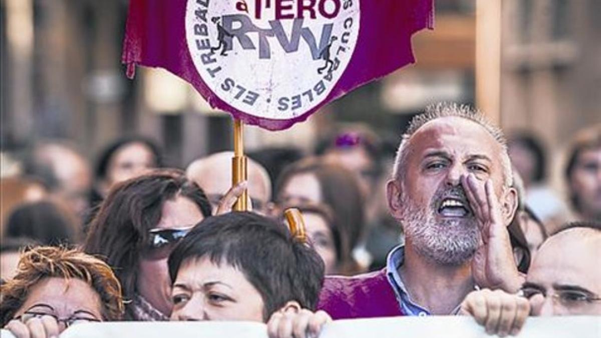 Trabajadores de Canal 9 protestan ante el Palau de la Generalitat.