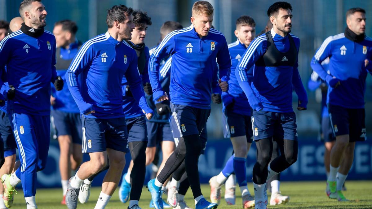 Jugadores del Oviedo, esta mañana en el entrenamiento