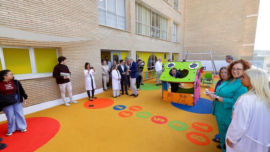 Vídeo | El hospital Materno Infantil estrena su nueva 'Terraza lacasitos'