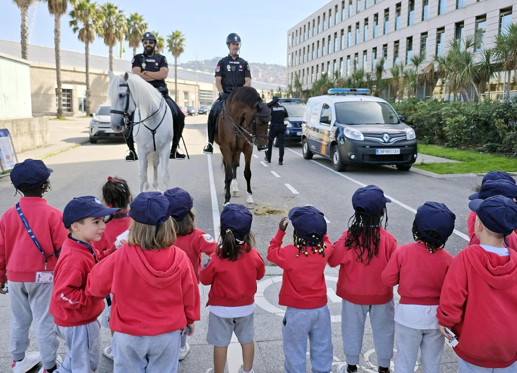 Vigo inaugura con la "Exposición de Medios" las celebraciones del Día de la Policía Nacional