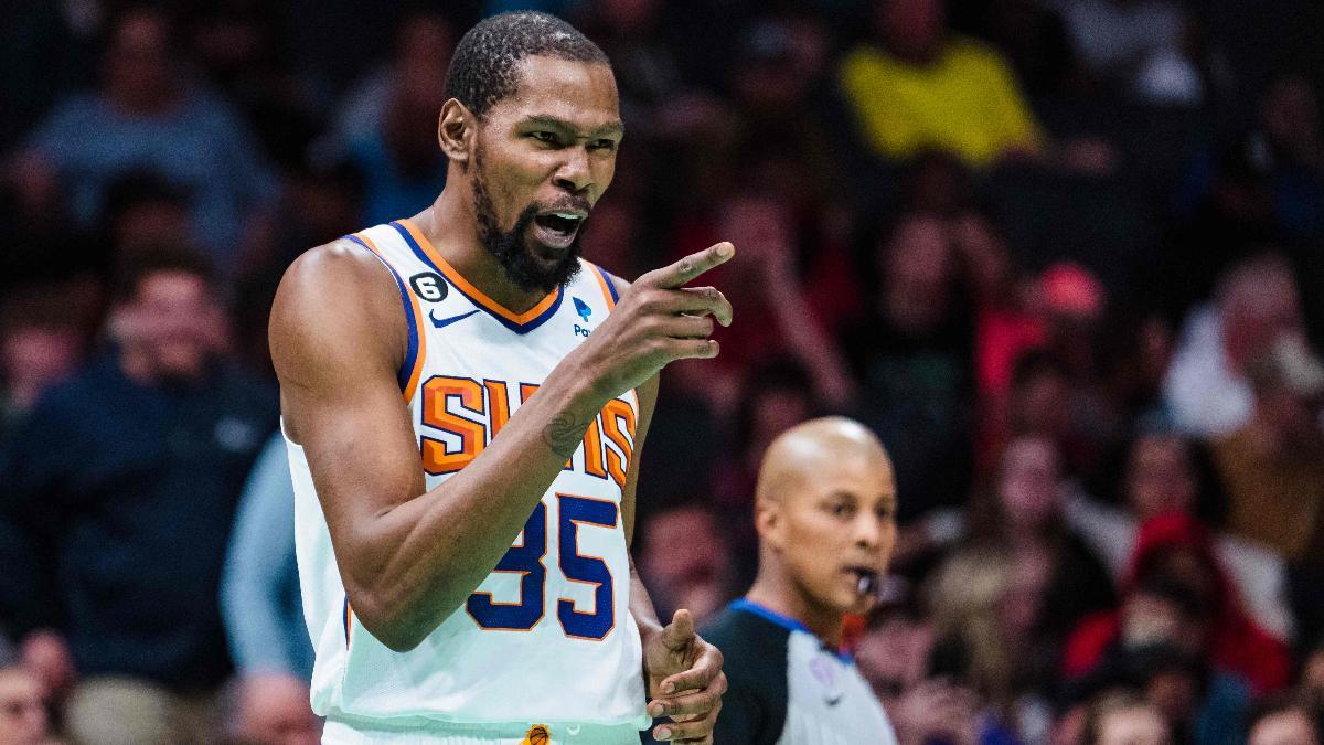 Durant en su debut con los Suns