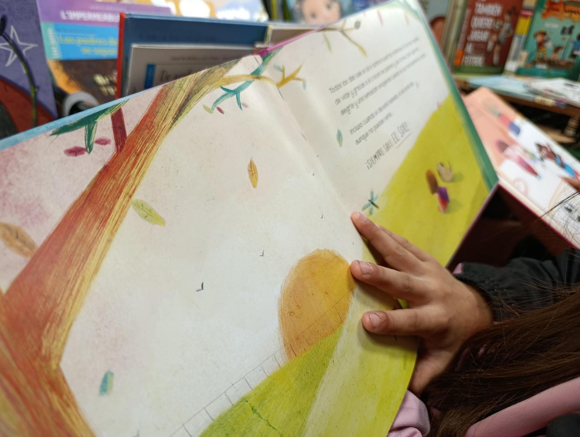 En Llanera los libros viajan en una maleta