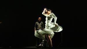 La bailaora Ana Morales durante el estreno en París de su obra ’Peculiar’.