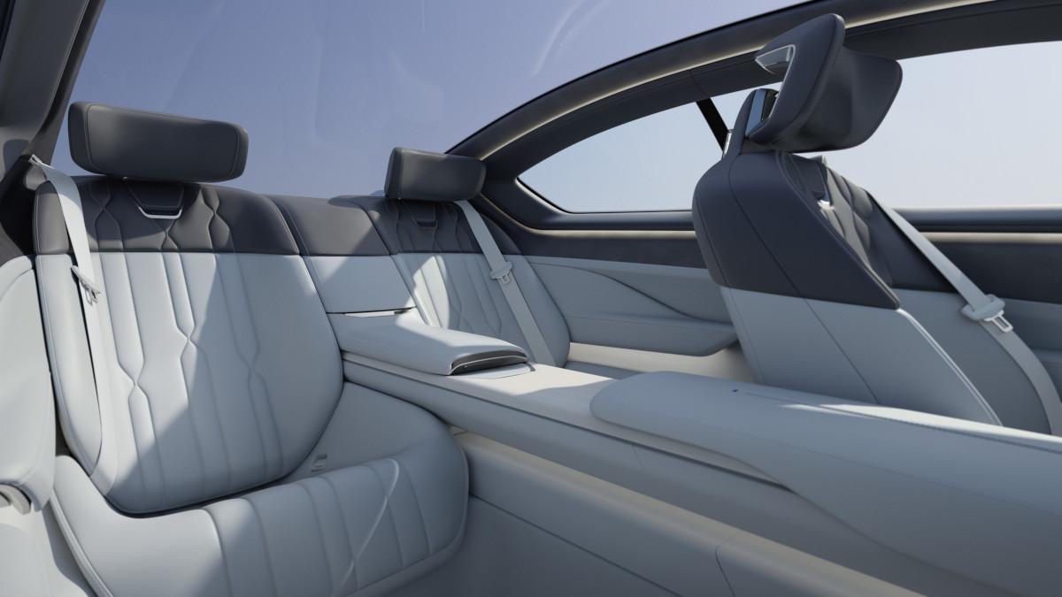 Vision BMW Alpina'nın iç mekanı