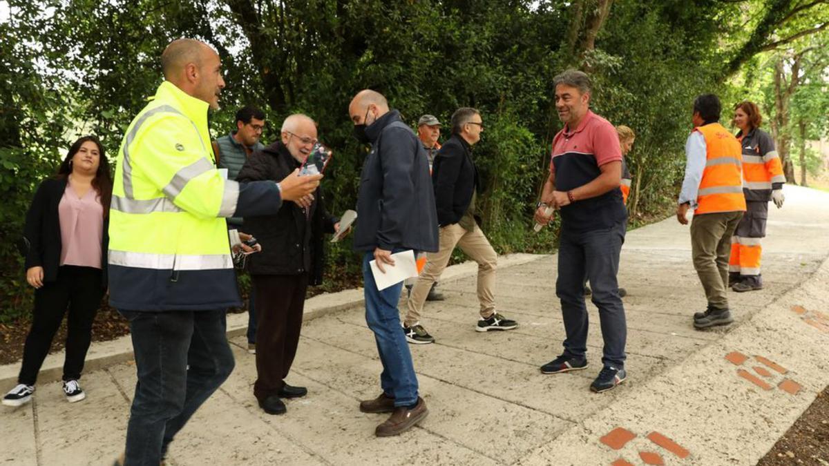 El Camín de la Mangada, en Cabueñes, estrena pavimentación | JUAN PLAZA