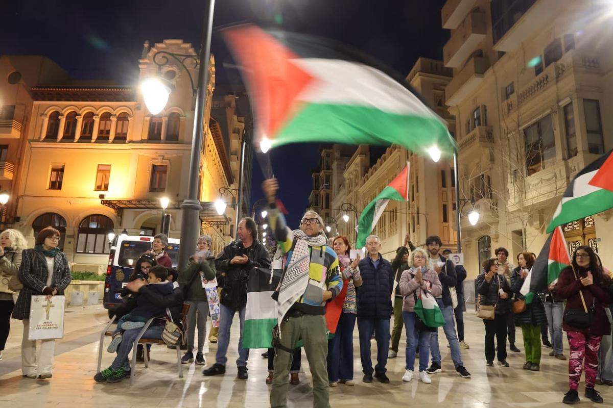 Concentración frente al Teatro Principal contra el concierto de Jerusalem Quartet